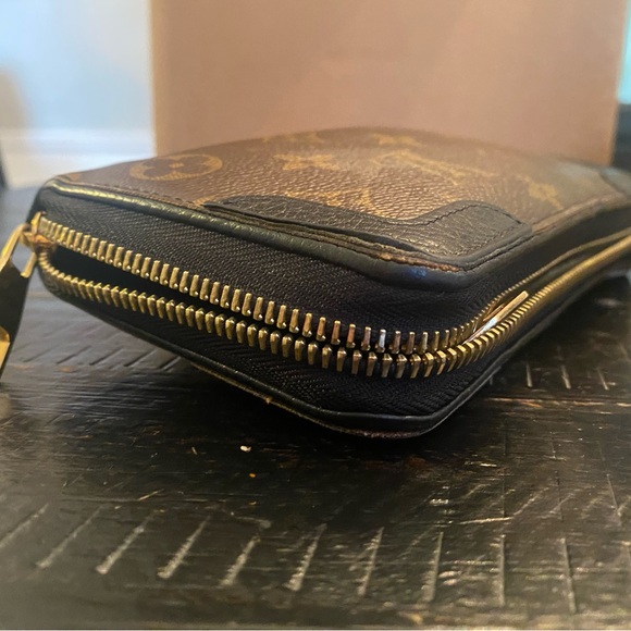 Authentic LOUIS VUITTON Retiro Zippy Wallet Monogram Canvas - Picture 12 of 16